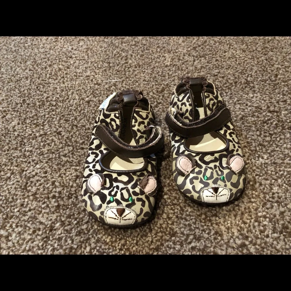 Robeez baby girls 3 leopard animal print leather crib shoes Velcro strap slip on